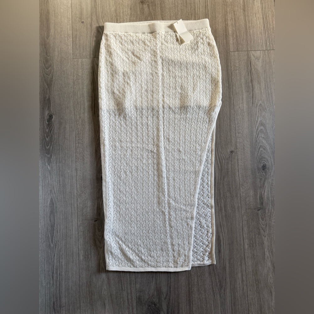 Small Abercrombie resort wear white/cream crochet midi skirt